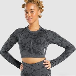ADAPT CAMO SEAMLESS LONG SLEEVE CROP TOP GYMSHARK